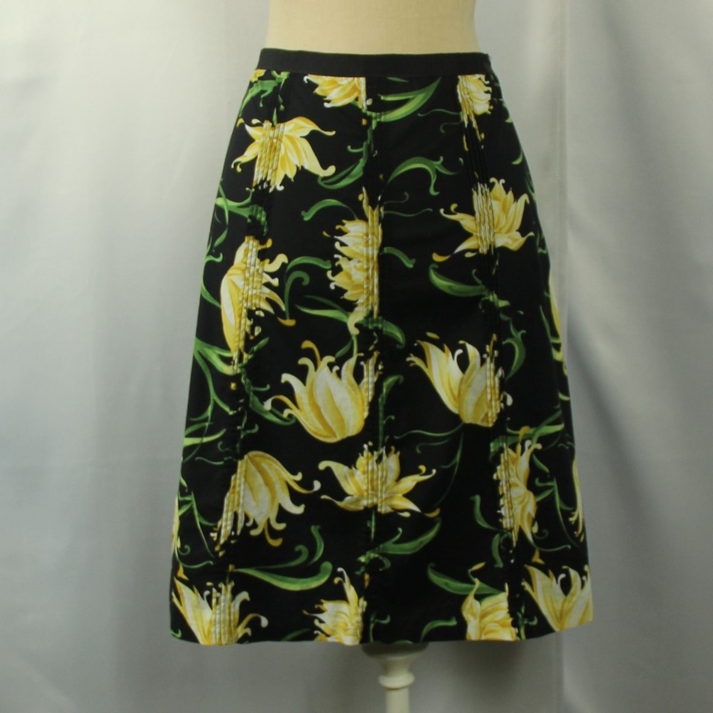 Xtraordinary Floral Patterned Skirt - Picture 1 of 6